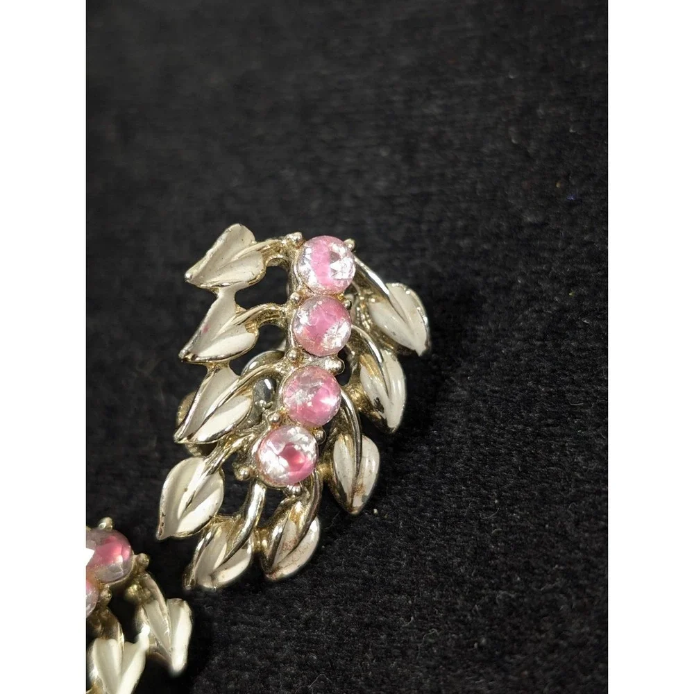 Coro vintage clip